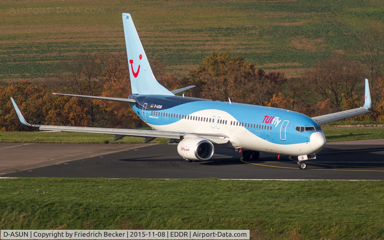 D-ASUN, 2005 Boeing 737-8BK C/N 33023, line for departure to Las Palmas