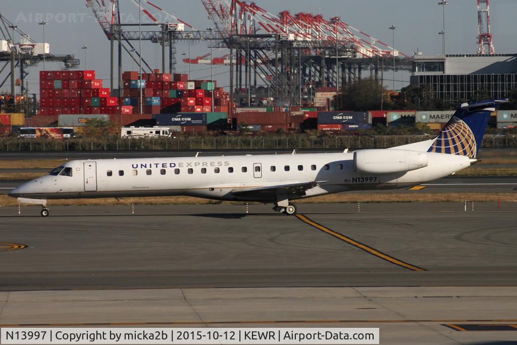 N13997, 2000 Embraer ERJ-145LR (EMB-145LR) C/N 145298, Taxiing