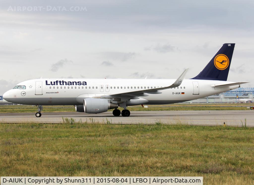 D-AIUK, 2015 Airbus A320-214 C/N 6423, Taxiing to the Terminal...