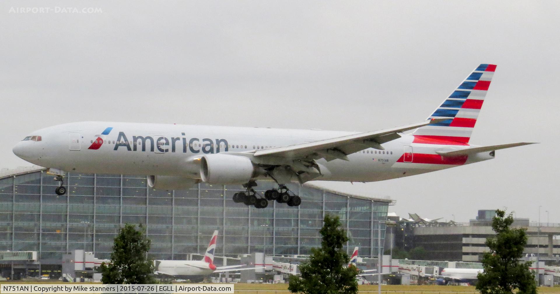 N751AN, 2001 Boeing 777-223 C/N 30798, American airlines B777-200 landing runway 09R