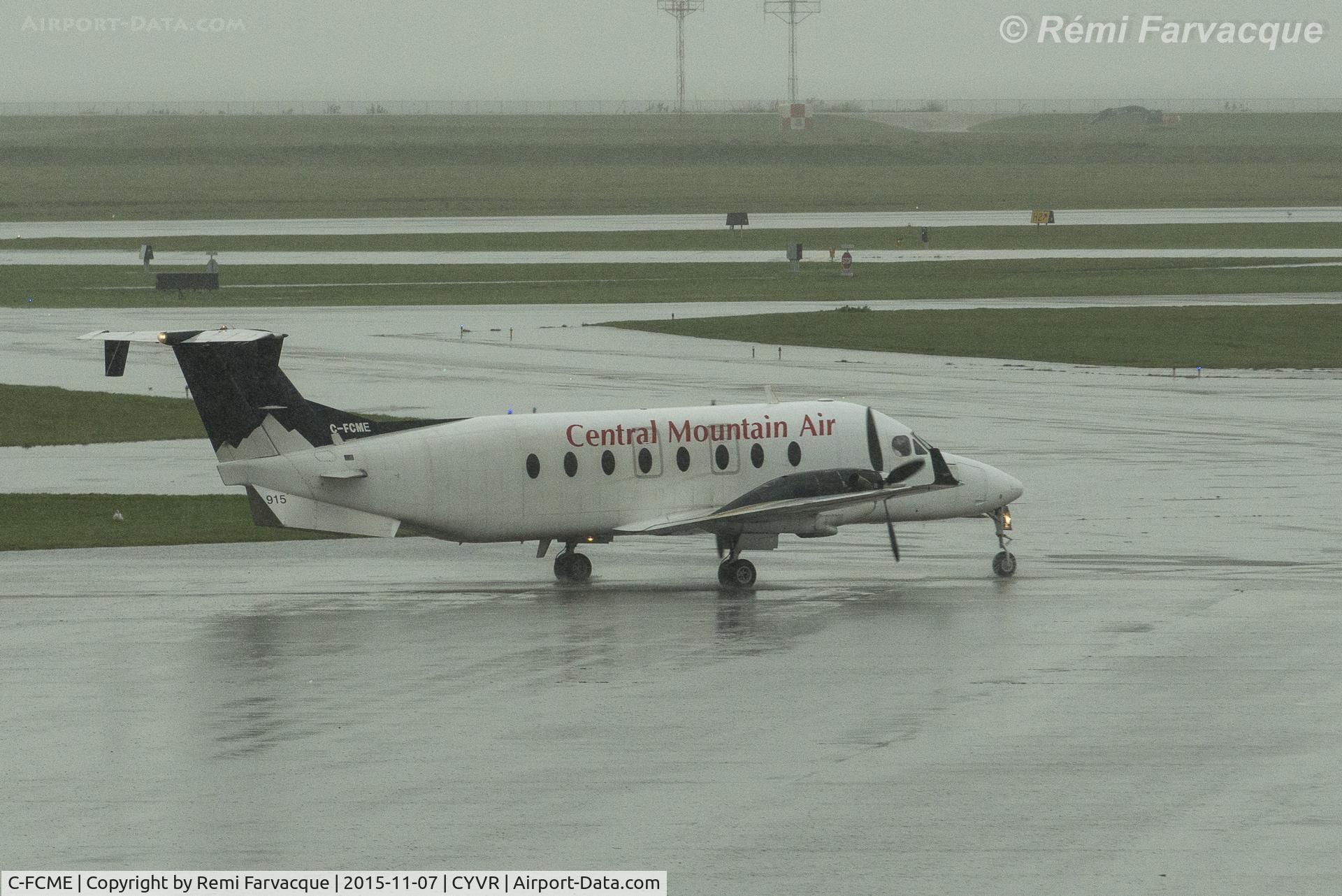 C-FCME, 1997 Beech 1900D C/N UE-277, Taxiing for take-off