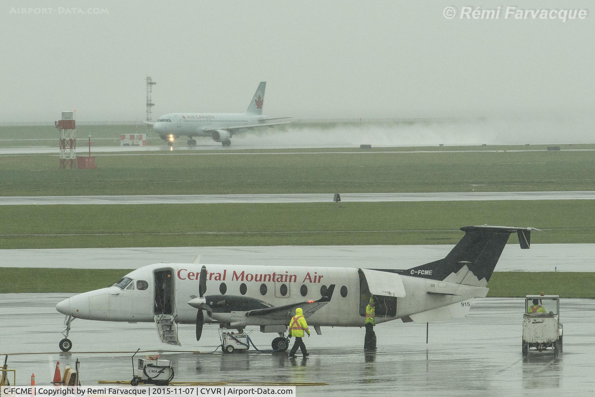 C-FCME, 1997 Beech 1900D C/N UE-277, Loading prior to departure.