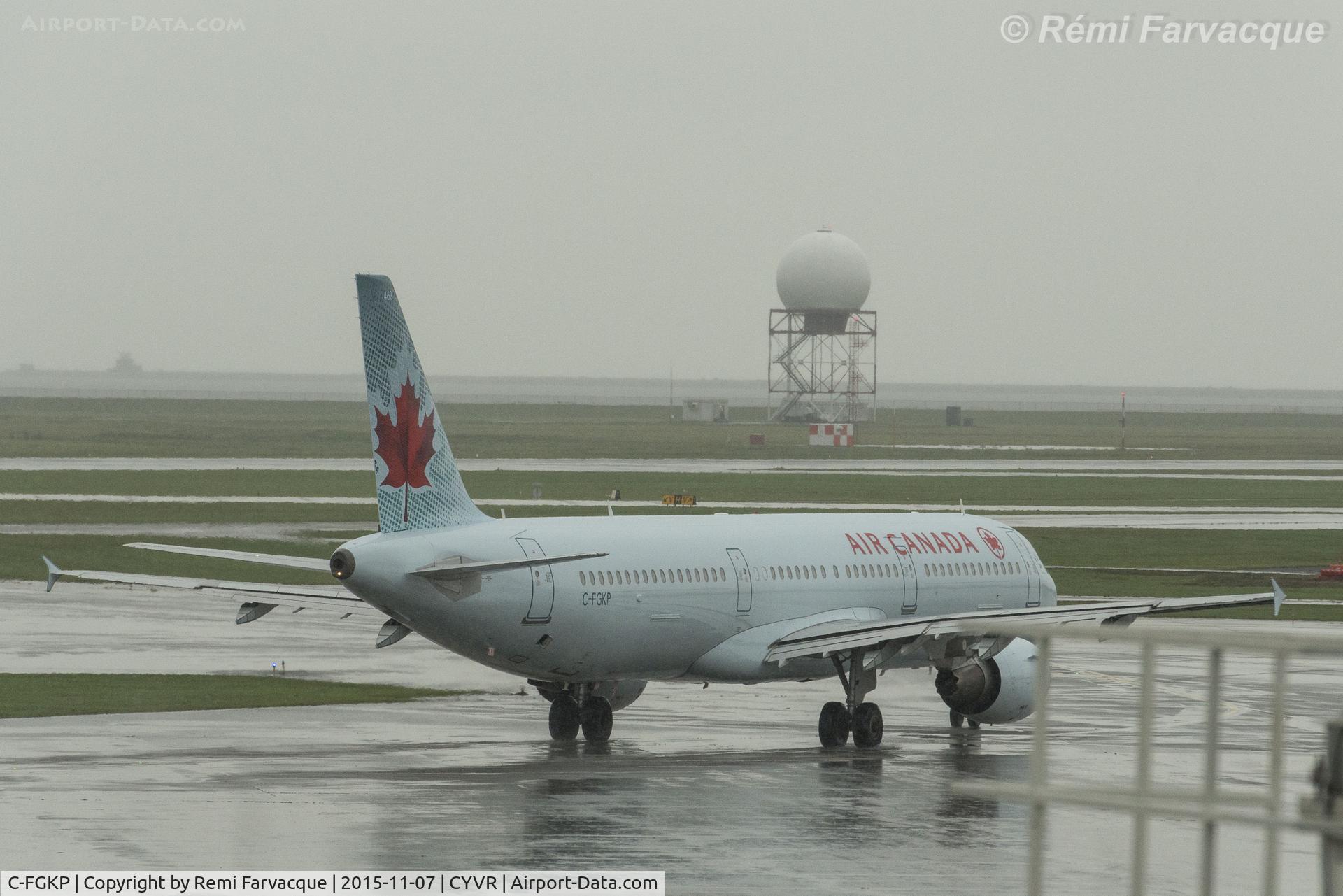 C-FGKP, 2009 Airbus A321-211 C/N 3884, Taxiing for take-off.