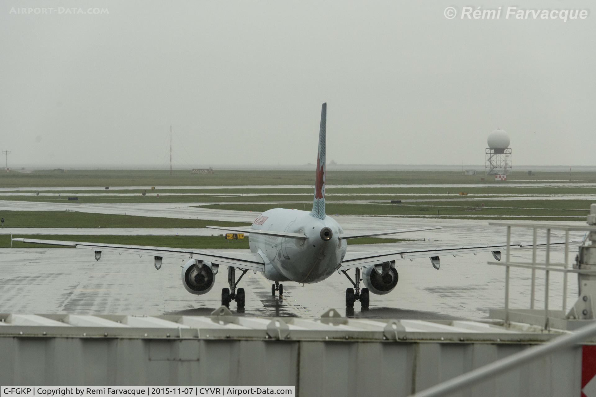 C-FGKP, 2009 Airbus A321-211 C/N 3884, Waiting to taxi.