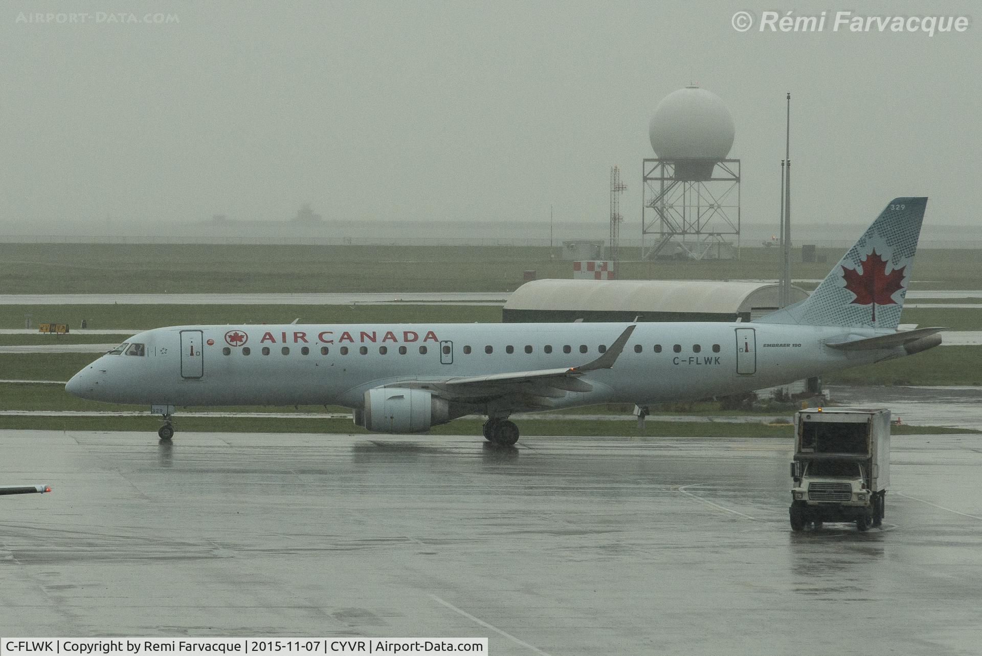 C-FLWK, 2007 Embraer 190AR (ERJ-190-100IGW) C/N 19000096, Taxiing for take-off