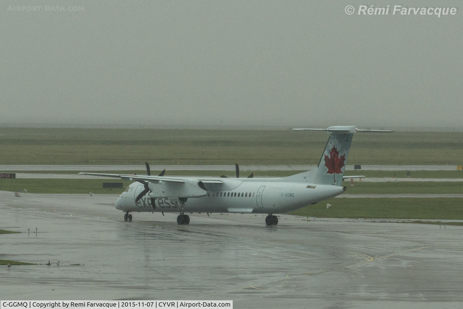 C-GGMQ, 2012 De Havilland Canada DHC-8 402 Dash 8 C/N 4403, Taxiing for take-off.