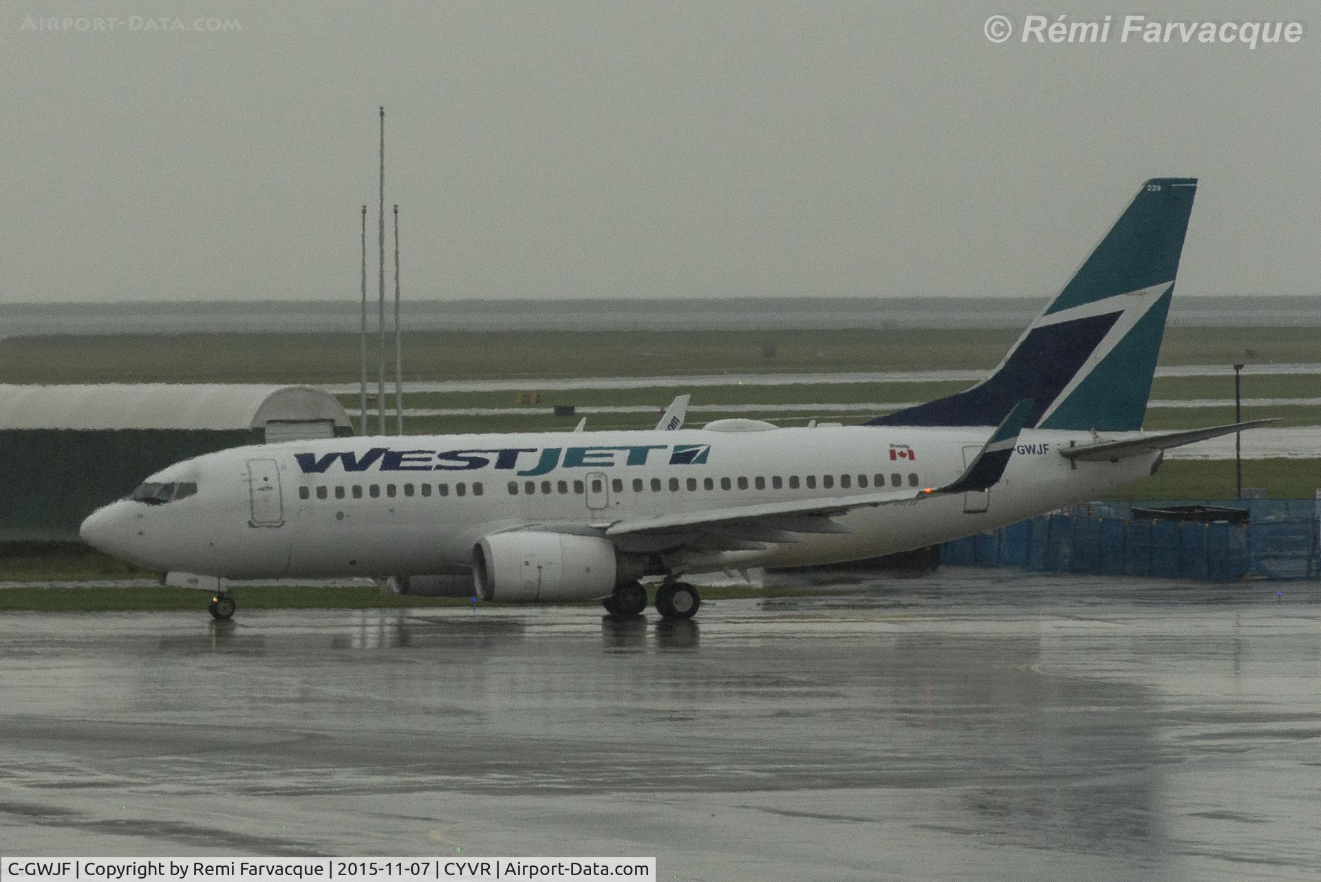 C-GWJF, 2004 Boeing 737-7CT C/N 32766, Taxiing for take-off.