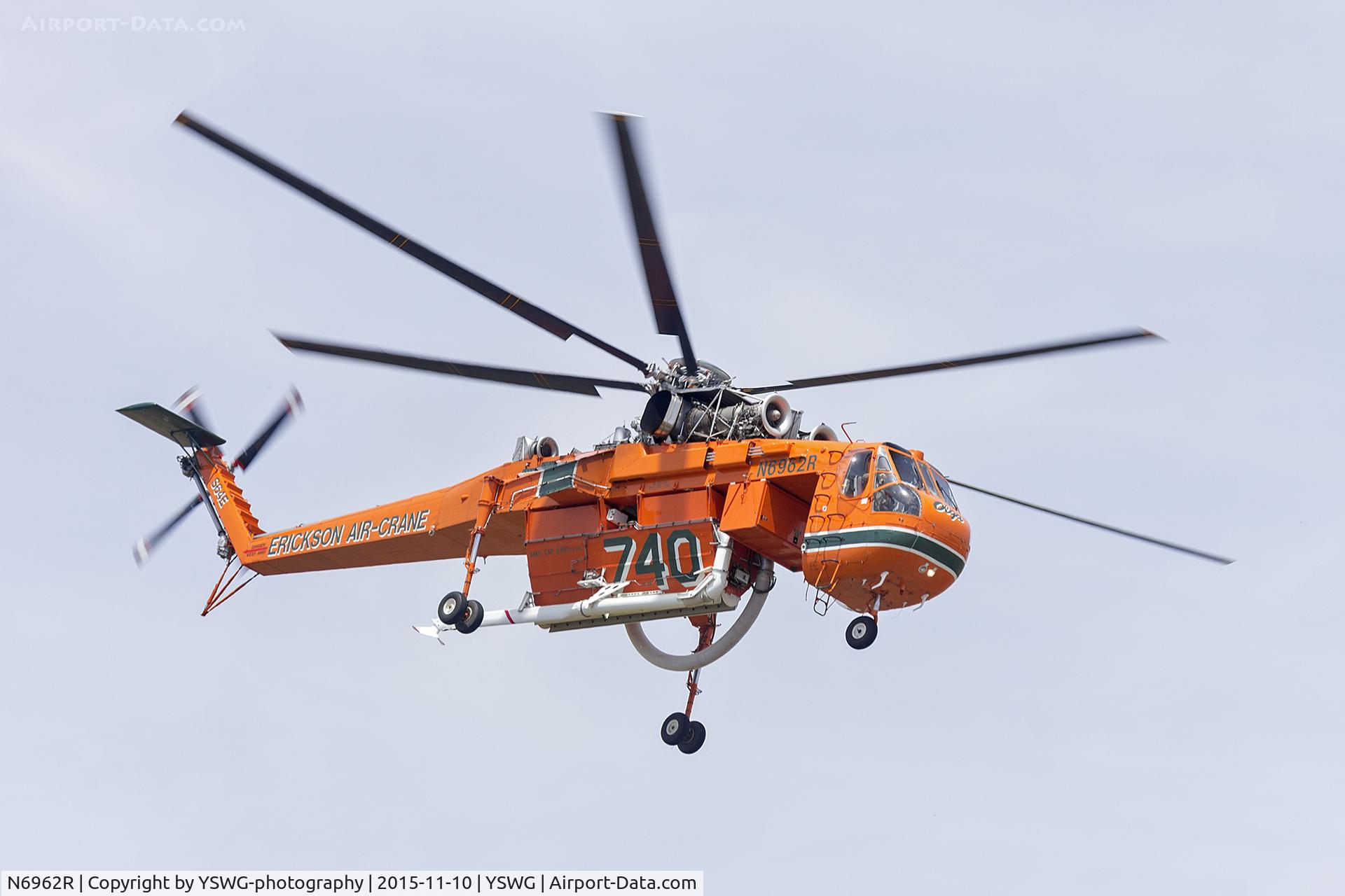 N6962R, 1968 Sikorsky S-64E C/N 64058, Erickson Air-Crane (N6962R) Sikorsky S-64E departing Wagga Wagga Airport