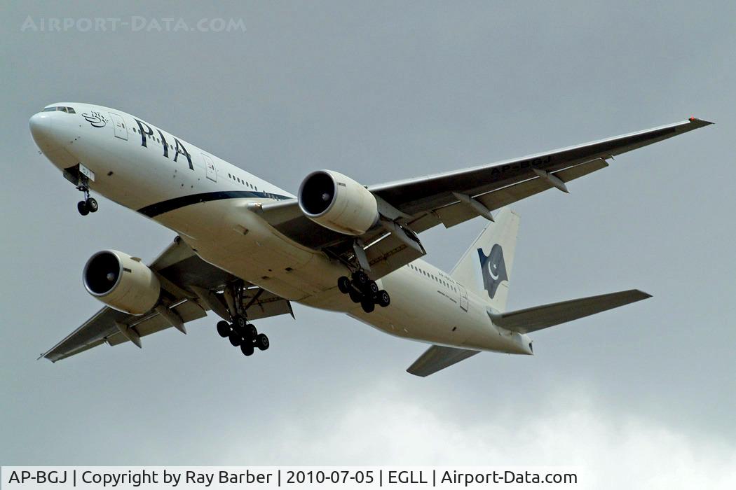AP-BGJ, 2003 Boeing 777-240/ER C/N 33775, Boeing 777-240ER [33775] (Pakistan International Airlines) Home~G 05/07/2010. On approach 27R in earlier scheme.