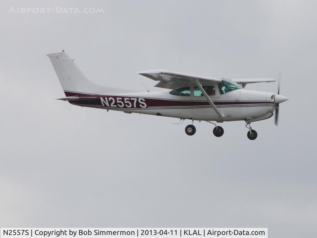 N2557S, Cessna TR182 Turbo Skylane RG C/N R18201349, Arriving at Lakeland during Sun N Fun 2013