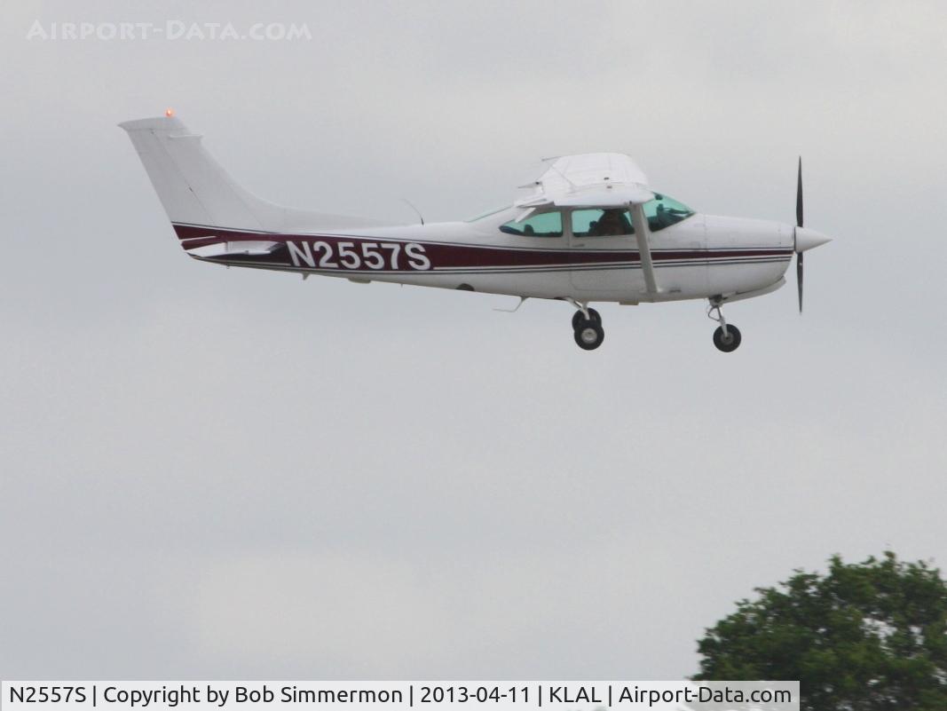 N2557S, Cessna TR182 Turbo Skylane RG C/N R18201349, Arriving at Lakeland during Sun N Fun 2013