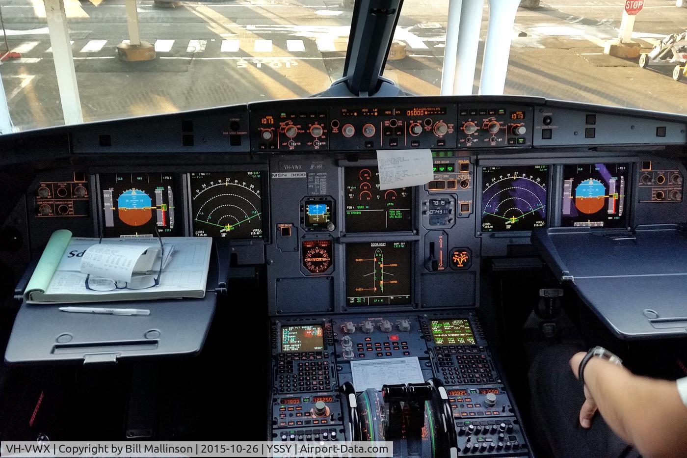 VH-VWX, 2009 Airbus A321-231 C/N 3899, the office