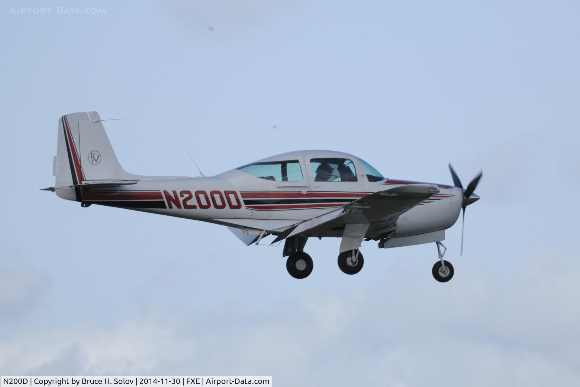 N200D, 1967 Aero Commander 200D C/N 379, On approach to FXE