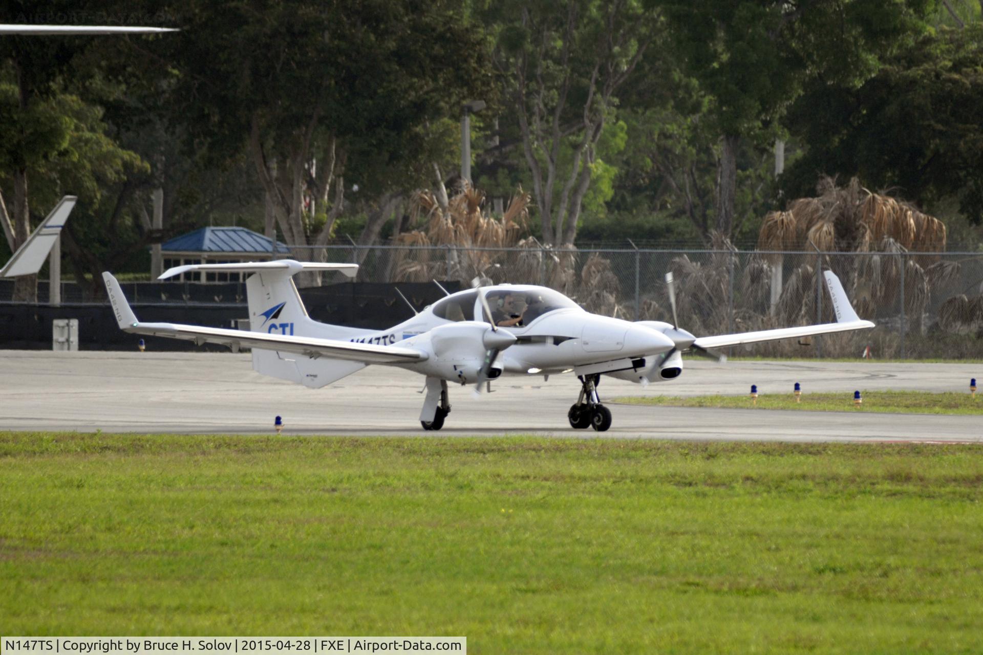 N147TS, 2006 Diamond DA-42 Twin Star C/N 42.AC007, taxiing to runway 9