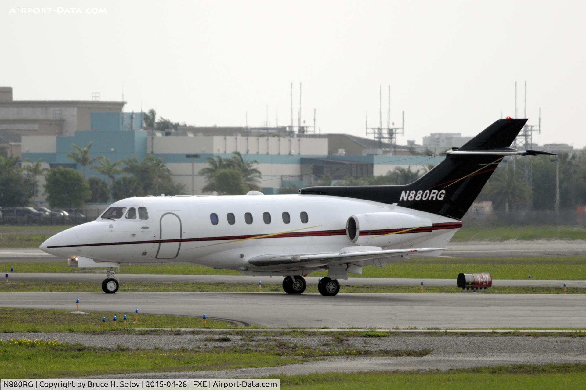 N880RG, 1980 British Aerospace HS.125-700A C/N 257107, Taxiing to runway 9