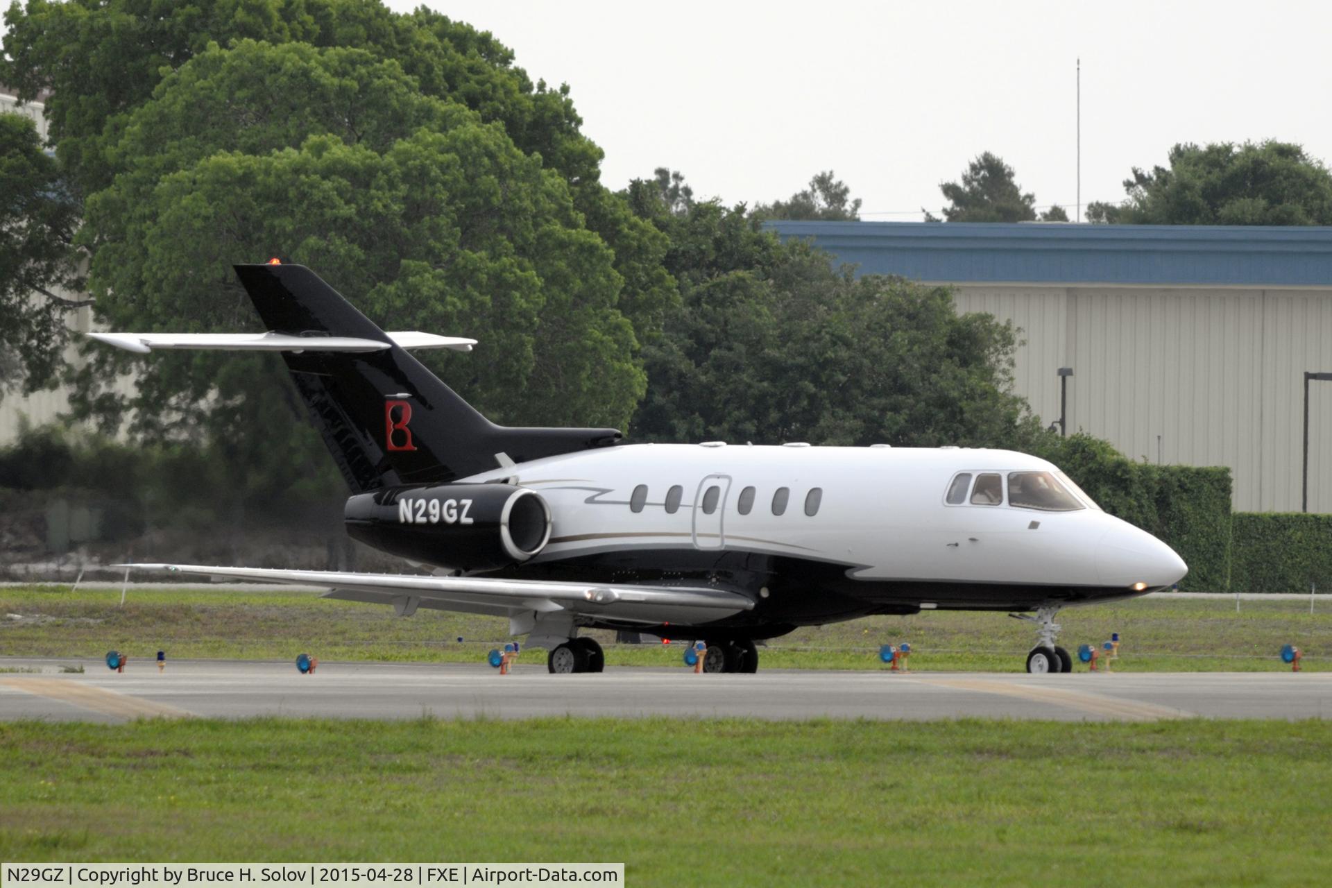 N29GZ, 1997 Raytheon Hawker 800XP C/N 258344, taxing for departure