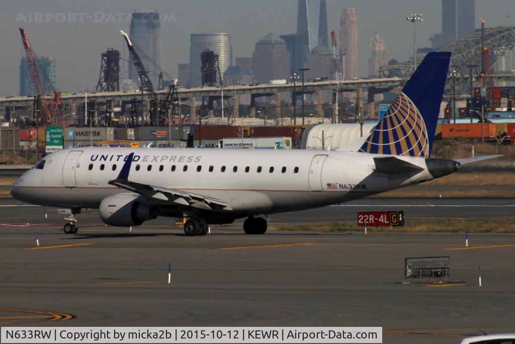 N633RW, 2004 Embraer 170SE (ERJ-170-100SE) C/N 17000054, Taxiing