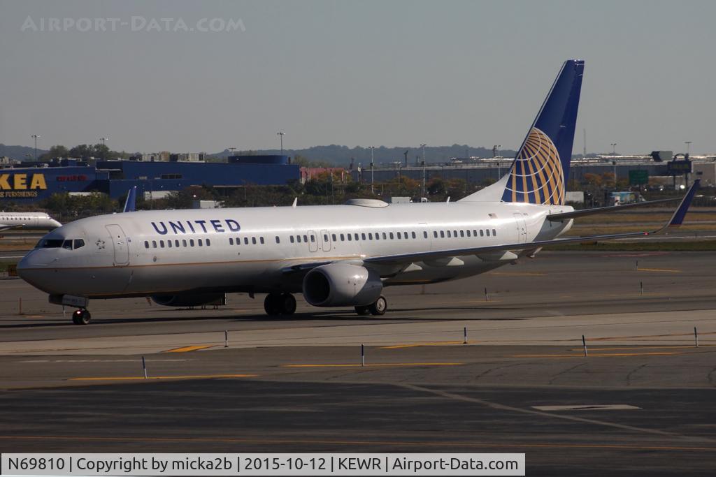 N69810, 2013 Boeing 737-924/ER C/N 42744, Taxiing