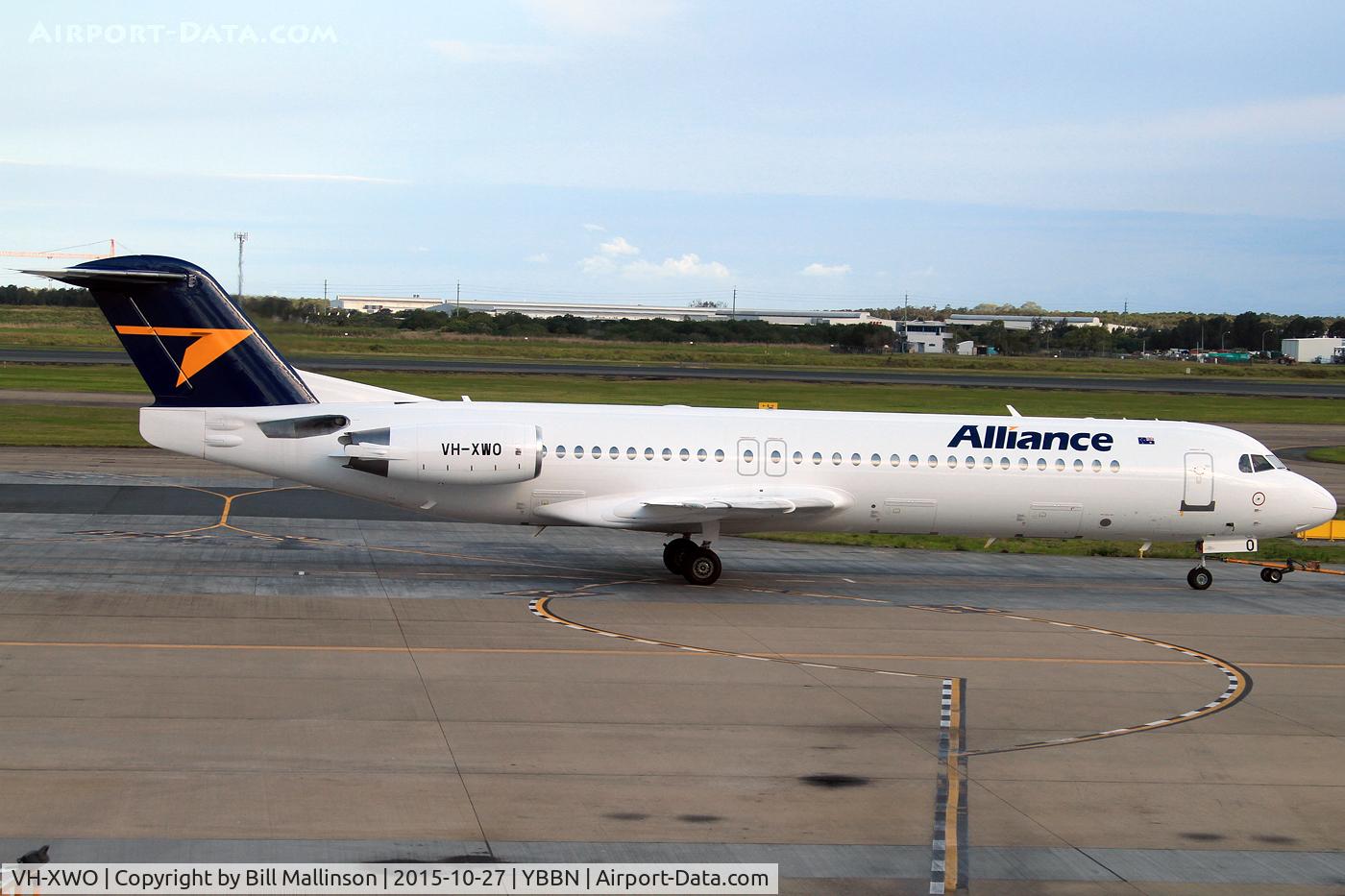 VH-XWO, 1989 Fokker 100 (F-28-0100) C/N 11280, under tow