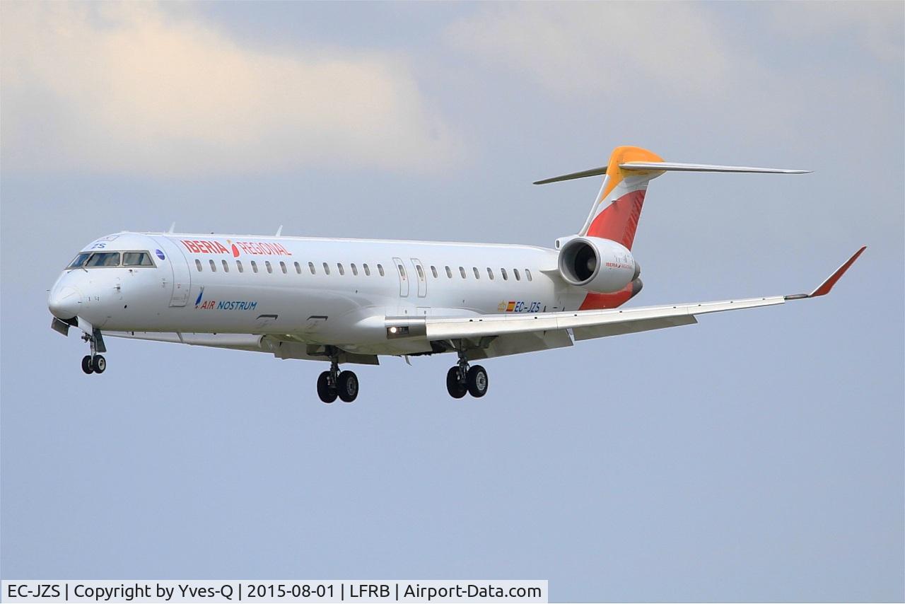 EC-JZS, 2007 Bombardier CRJ-900 (CL-600-2D24) C/N 15111, Canadair Regional Jet CRJ-900, Short approach rwy 25L, Brest-Bretagne airport (LFRB-BES)