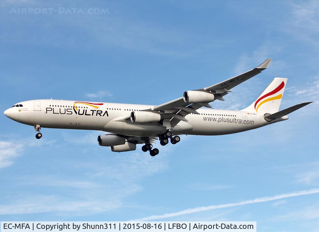 EC-MFA, 1998 Airbus A340-313X C/N 212, Landing rwy 32L... Air Mediterranee flight...