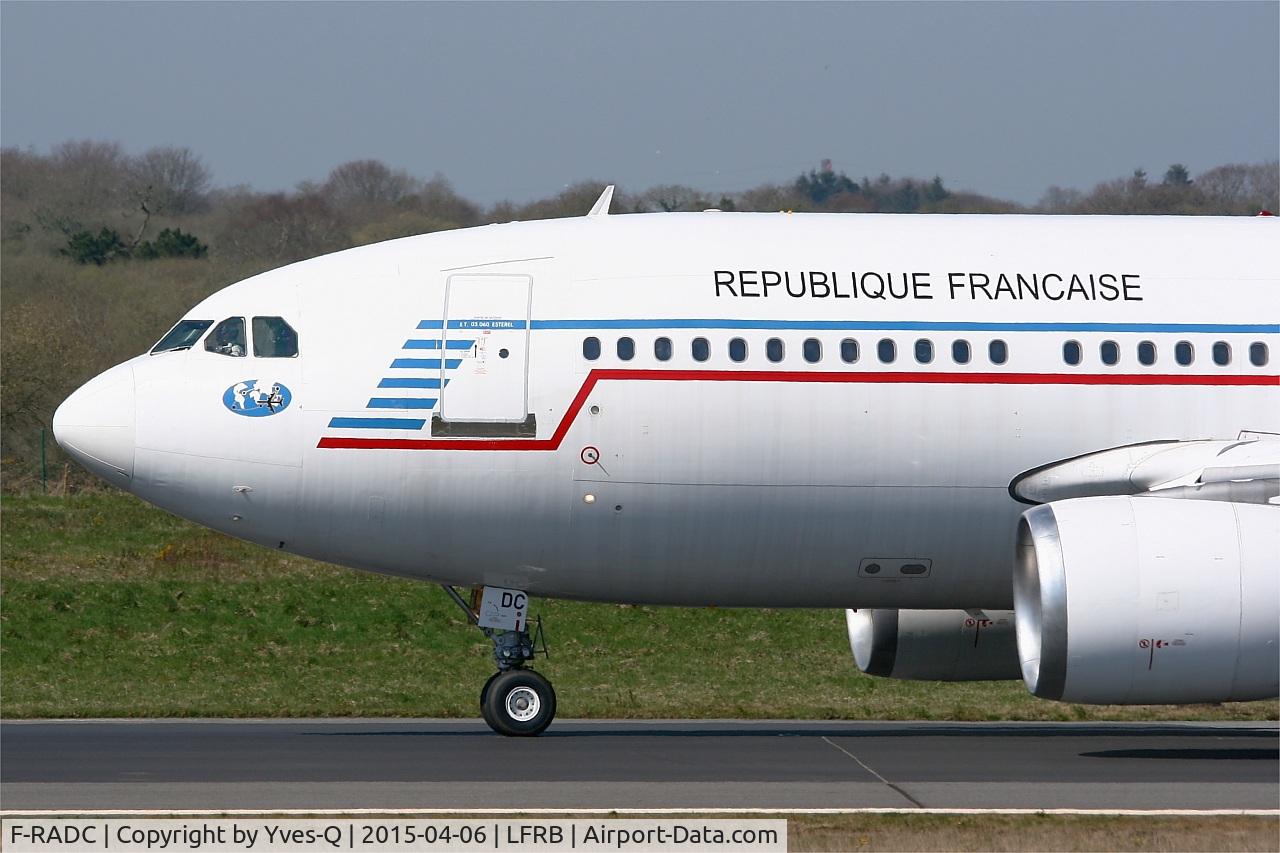 F-RADC, 1988 Airbus A310-304 C/N 418, French Air Force Airbus A310-304, Taxiing to holding point rwy 07R, Brest-Bretagne Airport (LFRB-BES)