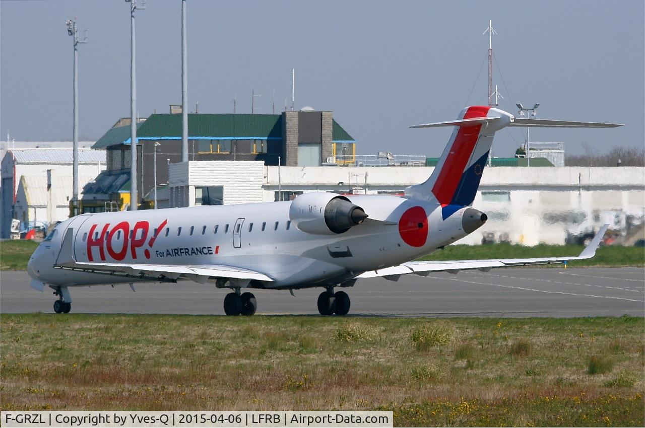 F-GRZL, 2006 Bombardier CRJ-700 (CL-600-2C10) Regional Jet C/N 10245, Canadair Regional Jet CRJ-701, Ready to departure after push back, Brest-Bretagne Airport (LFRB-BES)