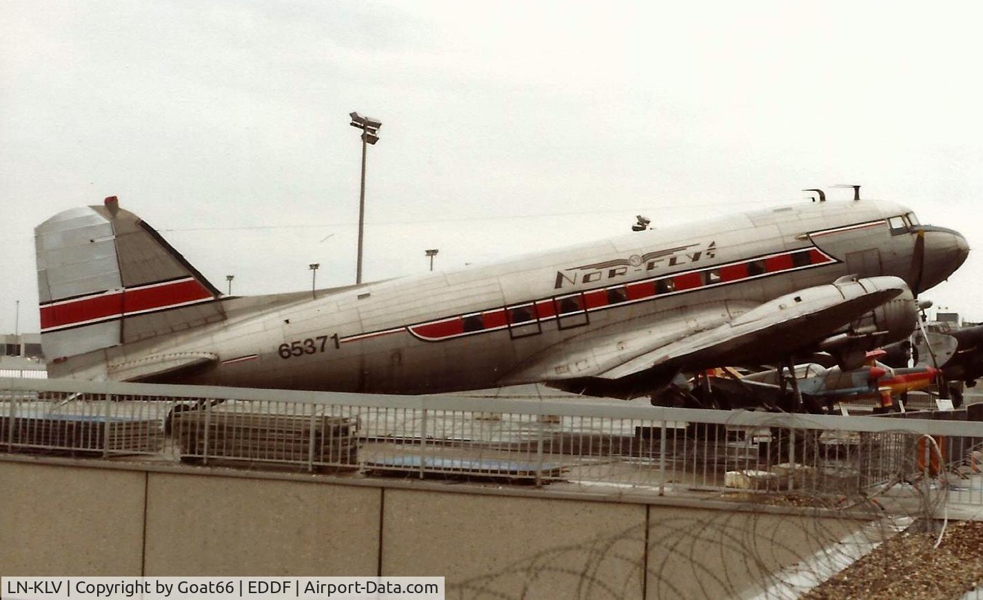 LN-KLV, 1941 Douglas C-53-DO C/N 4828, Rainy day at Frankfurt, October 1982