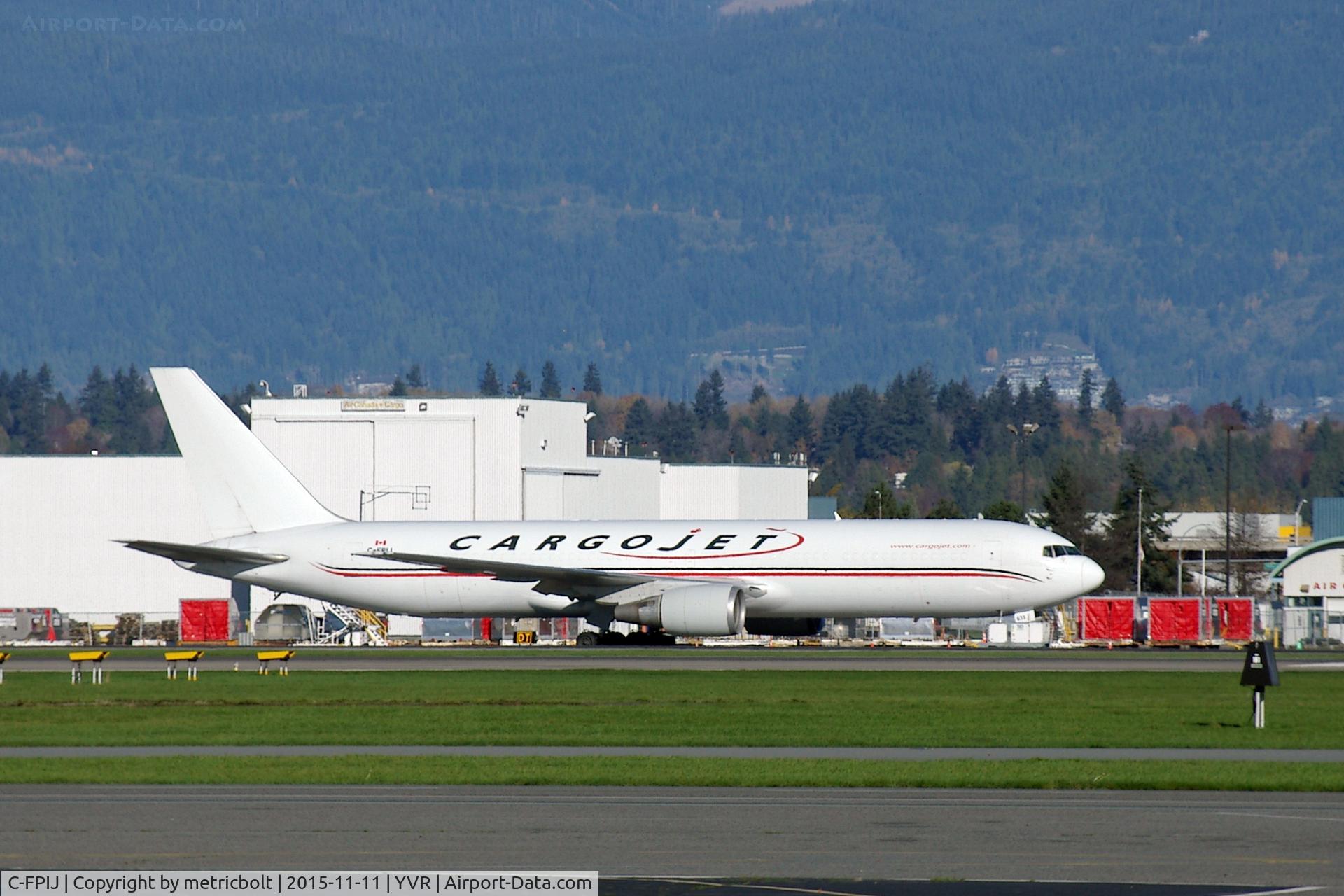 C-FPIJ, 1996 Boeing 767-33A/ER C/N 27918, Stripes added to previous white fuselage.