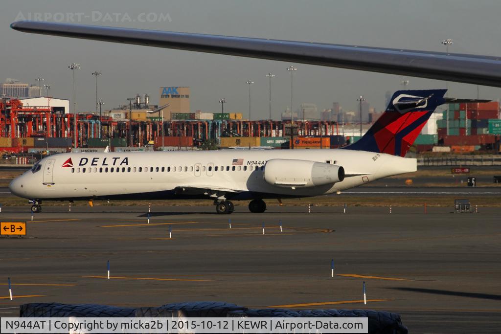N944AT, 1999 Boeing 717-200 C/N 55007, Taxiing