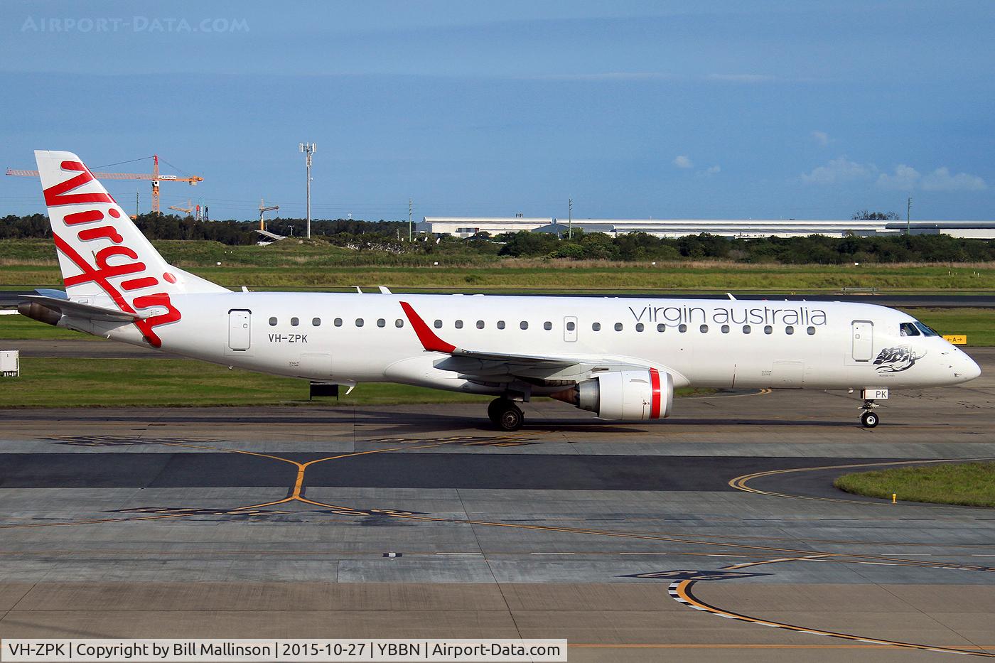 VH-ZPK, 2008 Embraer 190AR (ERJ-190-100IGW) C/N 19000218, taxiing to its domestic terminal