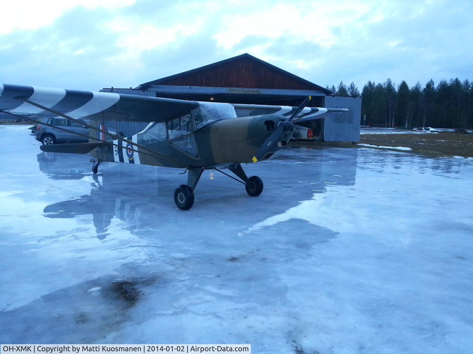 OH-XMK, 1943 Auster AOP.V C/N 1159, Slippery in Iisalmi airfield (EFII).