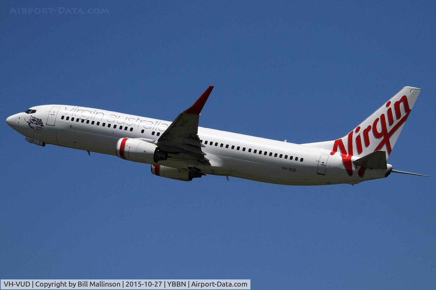 VH-VUD, 2004 Boeing 737-8FE C/N 34015, away from 01