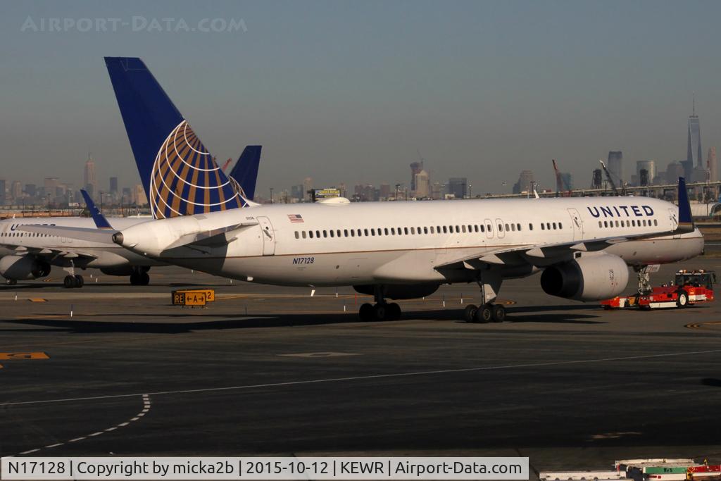 N17128, 1998 Boeing 757-224 C/N 27567, Taxiing