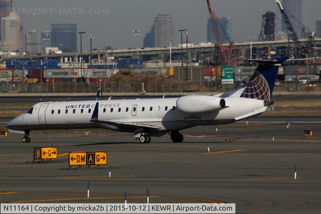 N11164, 2004 Embraer ERJ-145XR (EMB-145XR) C/N 14500817, Taxiing