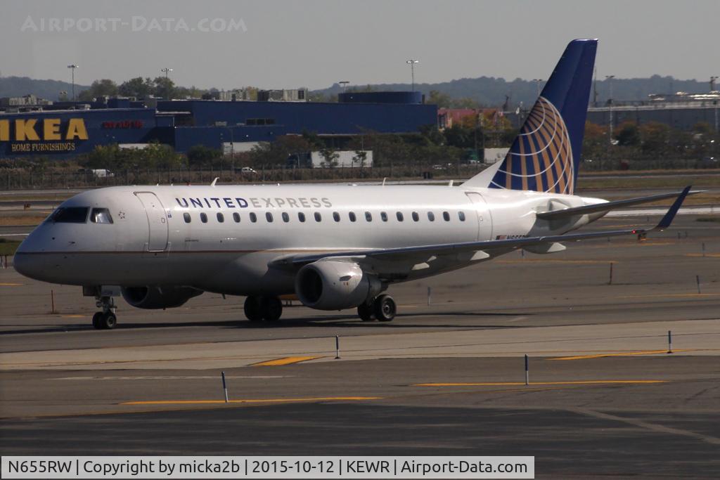N655RW, 2005 Embraer 170SE (ERJ-170-100SE) C/N 17000105, Taxiing