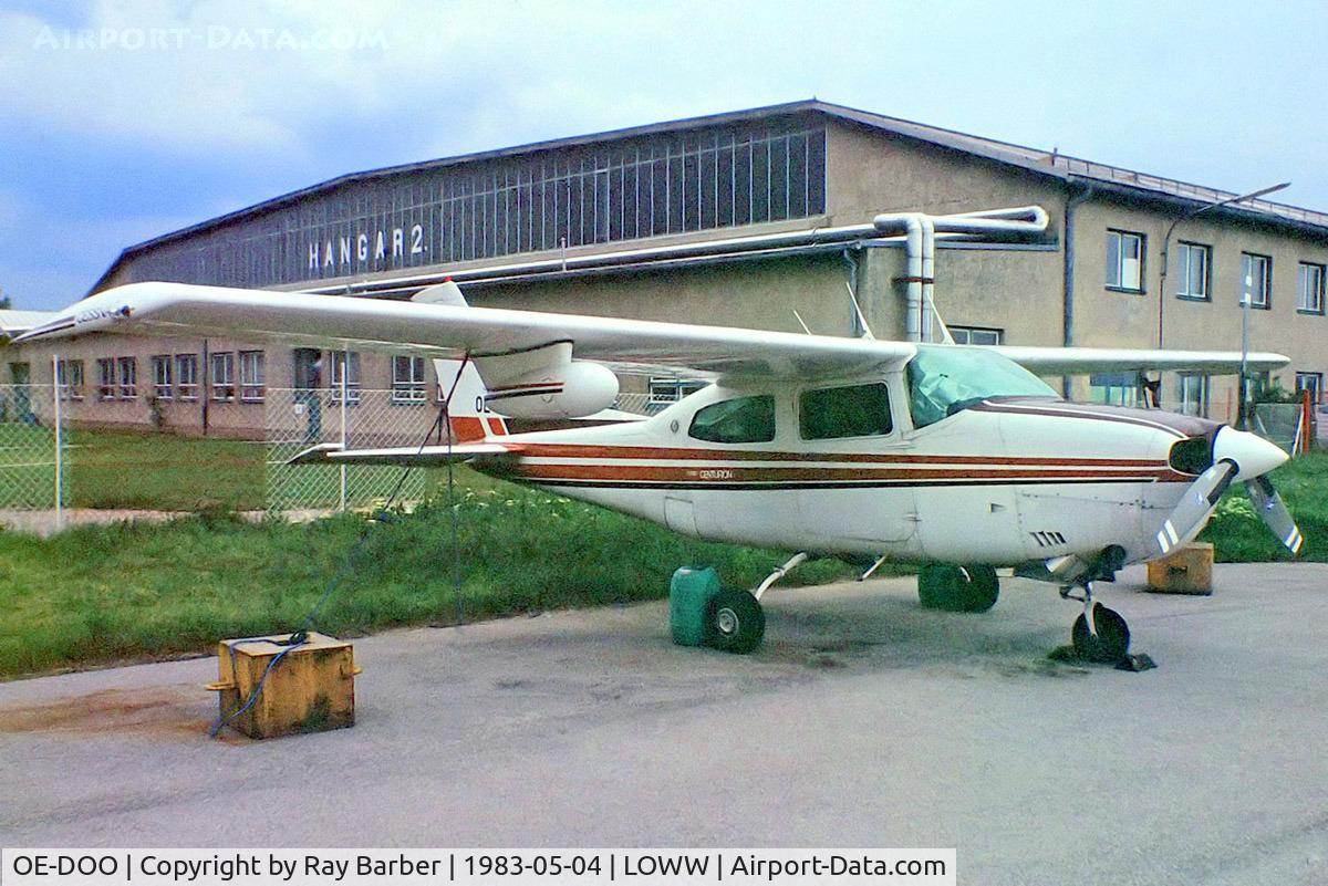 OE-DOO, Cessna T210N Turbo Centurion C/N 21063080, Cessna T.210N Turbo Centurion [210-63080] Vienna-Schwechat~OE 04/05/1983. From a slide.