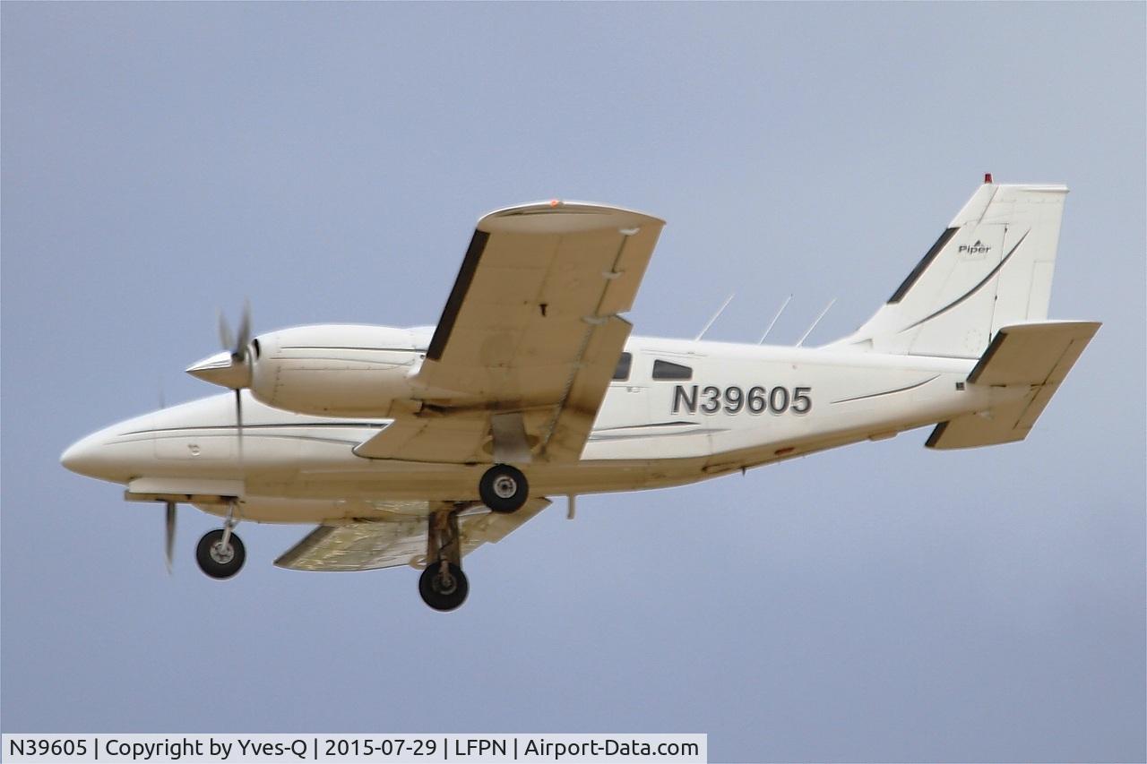 N39605, 1978 Piper PA-34-200T Seneca II C/N 34-7870397, Piper PA-34-200T, Short approach rwy 25R, Toussus-Le-Noble airport (LFPN-TNF)