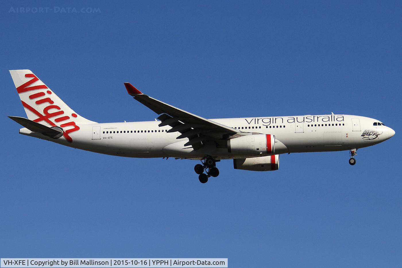 VH-XFE, 2012 Airbus A330-243 C/N 1319, finals to 24