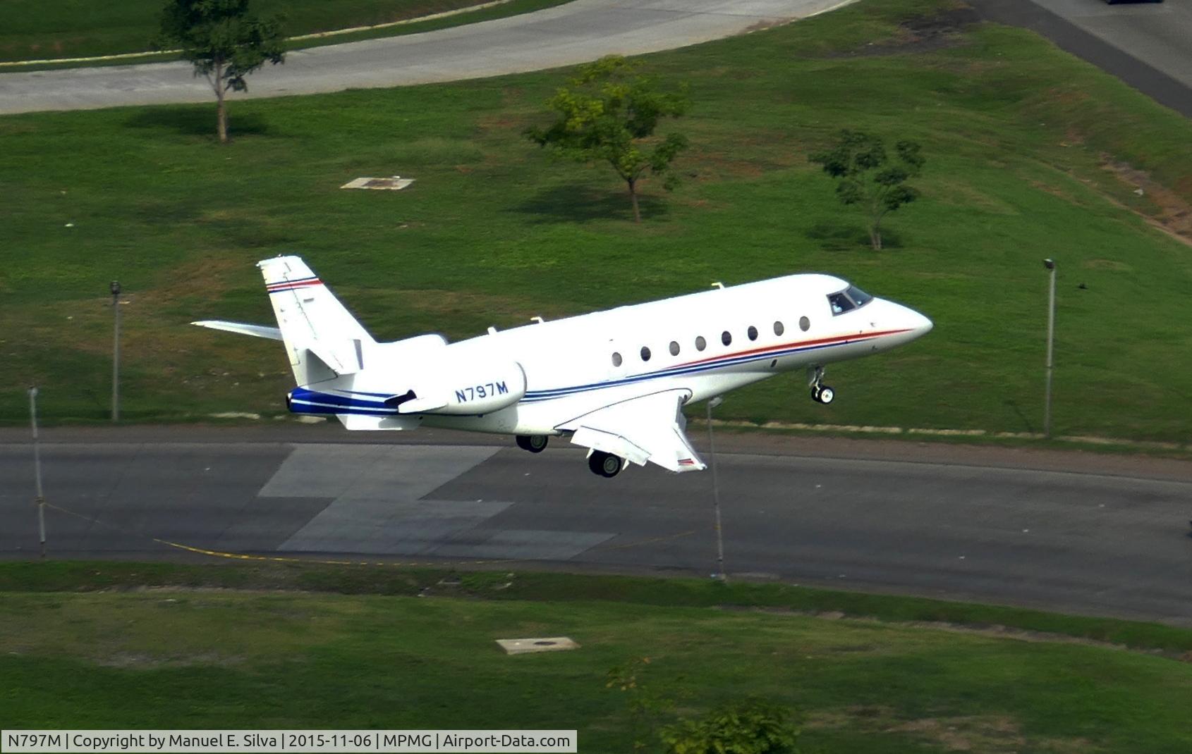 N797M, 2007 Israel Aircraft Industries Gulfstream 200 C/N 179, On short final for Rwy 36.