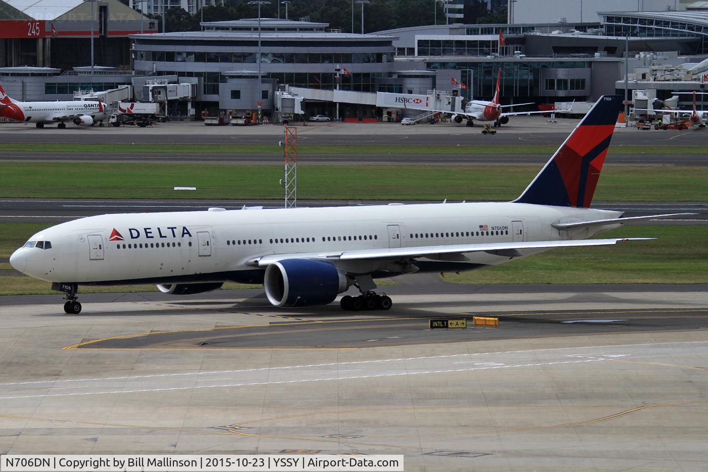 N706DN, Boeing 777-232/LR C/N 30440, taxiing to 16R
