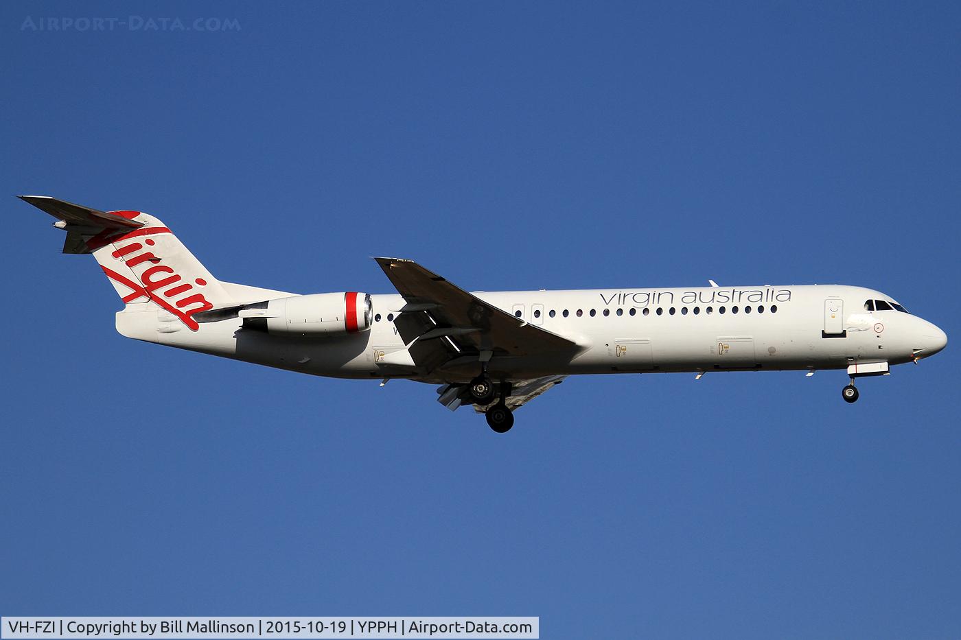 VH-FZI, 1991 Fokker 100 (F-28-0100) C/N 11333, finals to 21