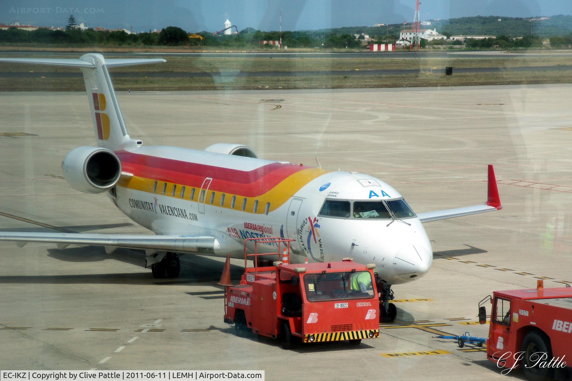 EC-IKZ, 2002 Bombardier CRJ-200ER (CL-600-2B19) C/N 7732, On the ramp at Mahon, Menorca LEMH