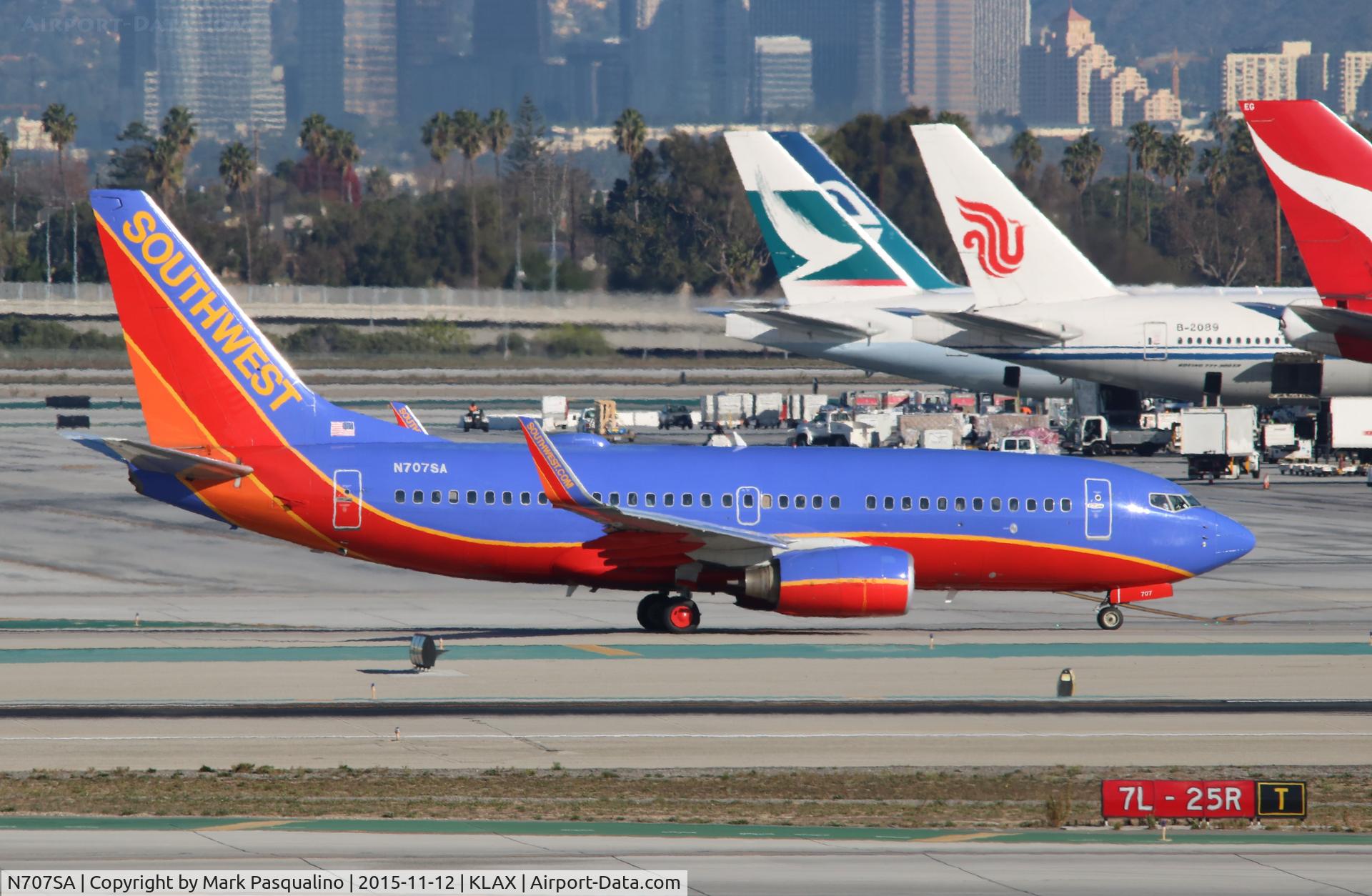 N707SA, 1997 Boeing 737-7H4 C/N 27841, Boeing 737-700