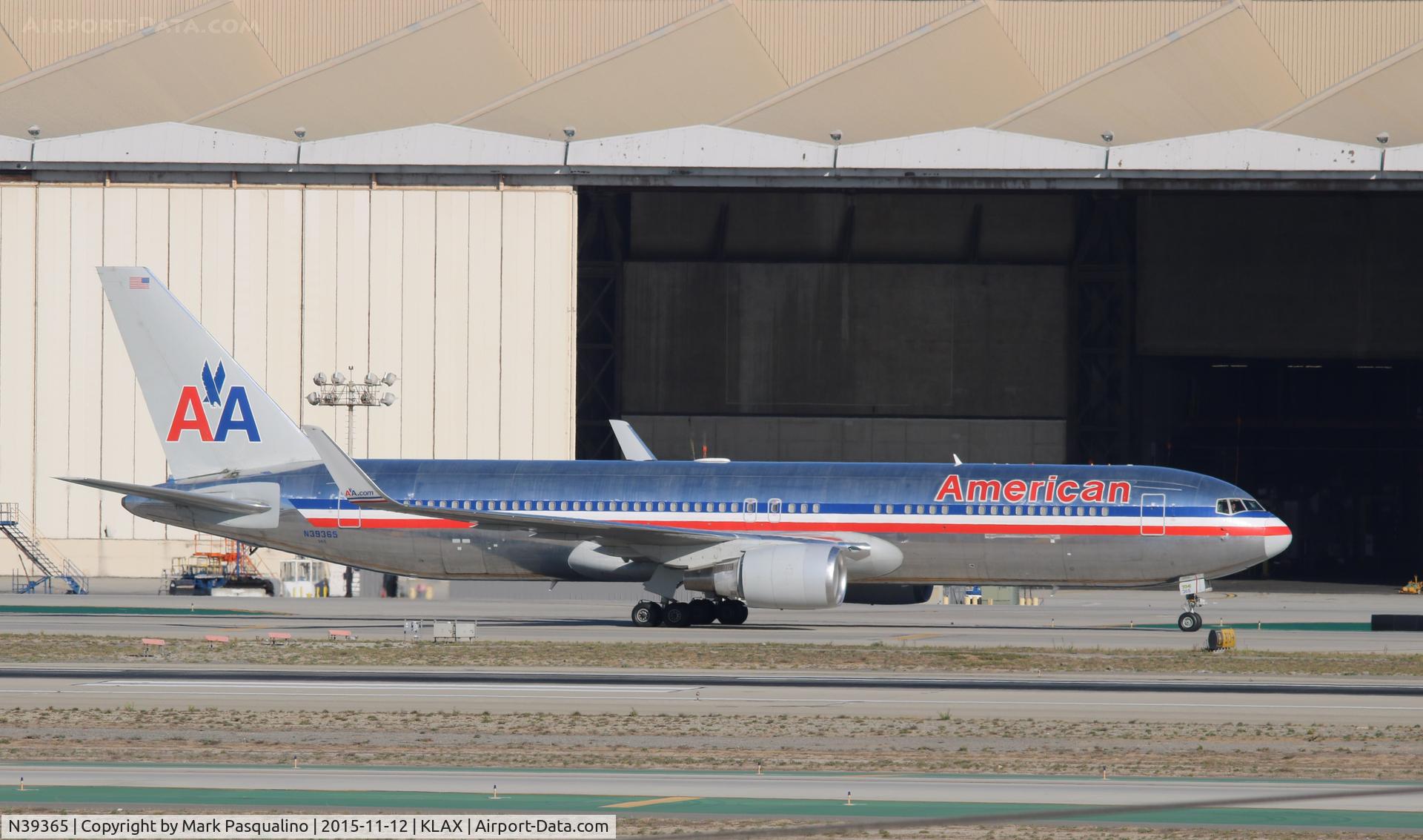 N39365, 1988 Boeing 767-323 C/N 24046, Boeing 767-300