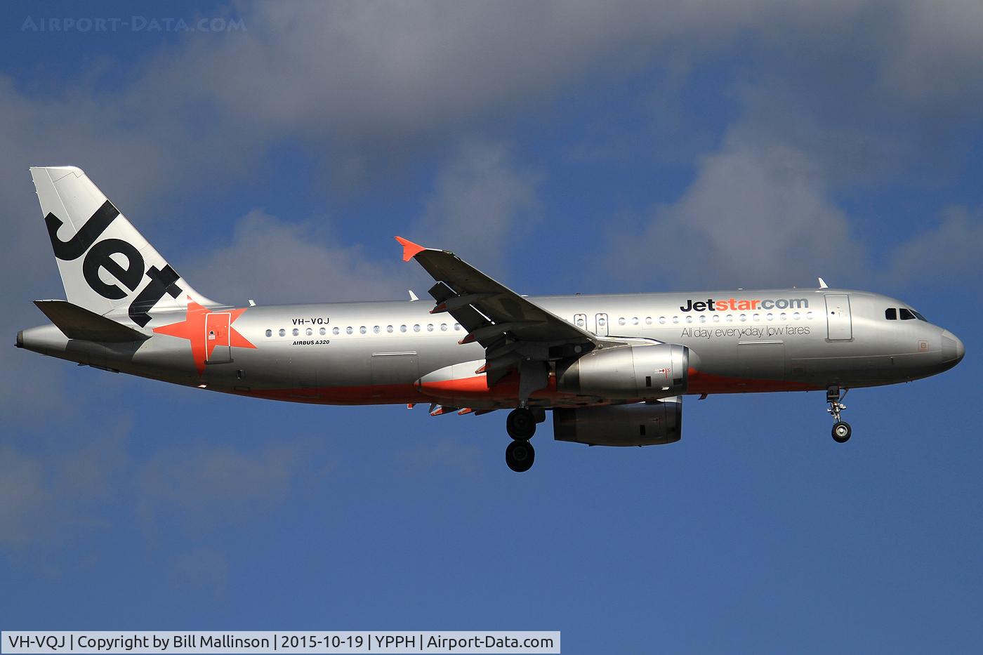 VH-VQJ, 2006 Airbus A320-232 C/N 2703, finals to 21