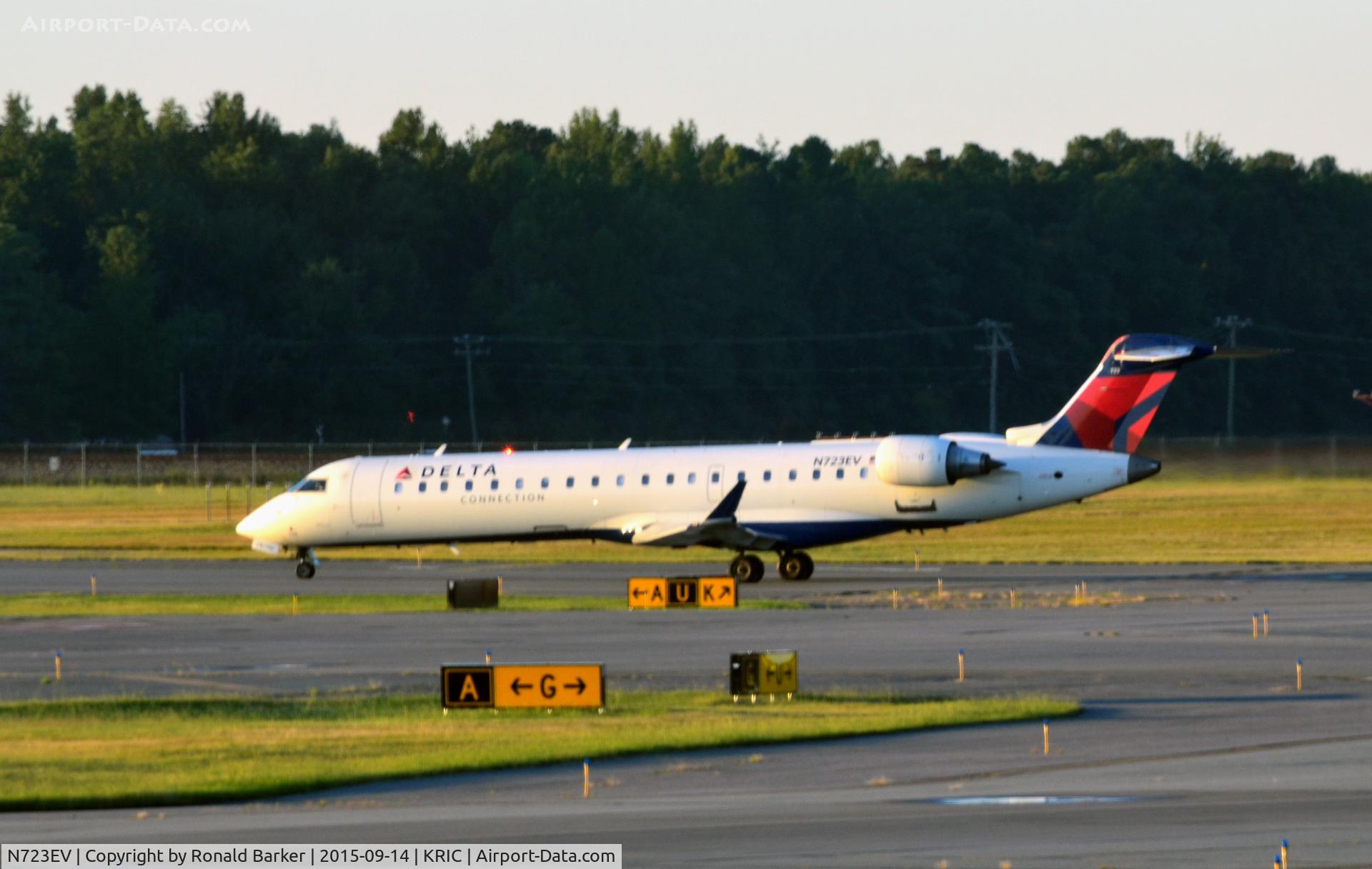 N723EV, 2004 Bombardier CRJ-701 (CL-600-2C10) Regional Jet C/N 10132, Taxi Richmond