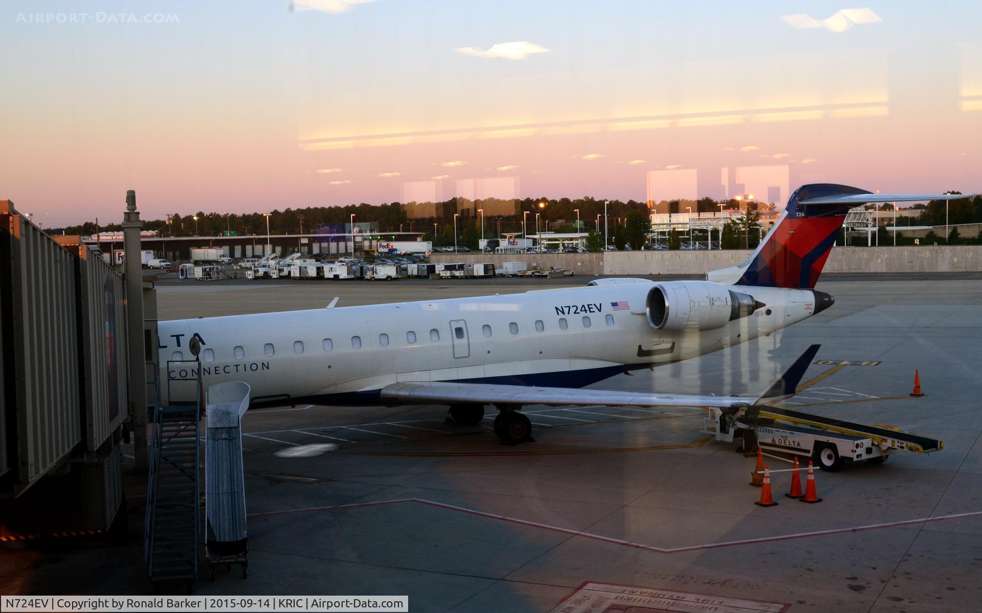 N724EV, 2004 Bombardier CRJ-701 (CL-600-2C10) Regional Jet C/N 10138, Richmond
