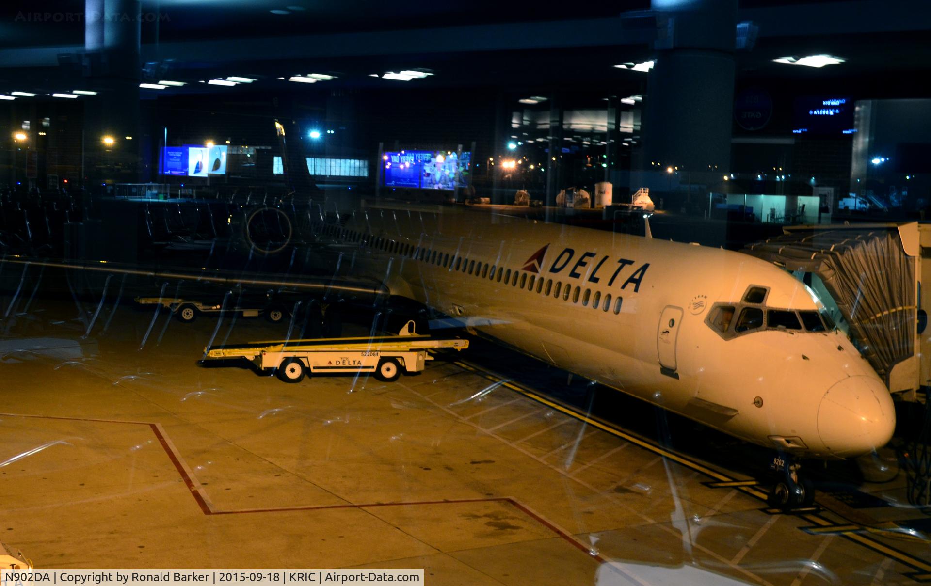 N902DA, 1994 McDonnell Douglas MD-90-30 C/N 53382, At the gate Richmond