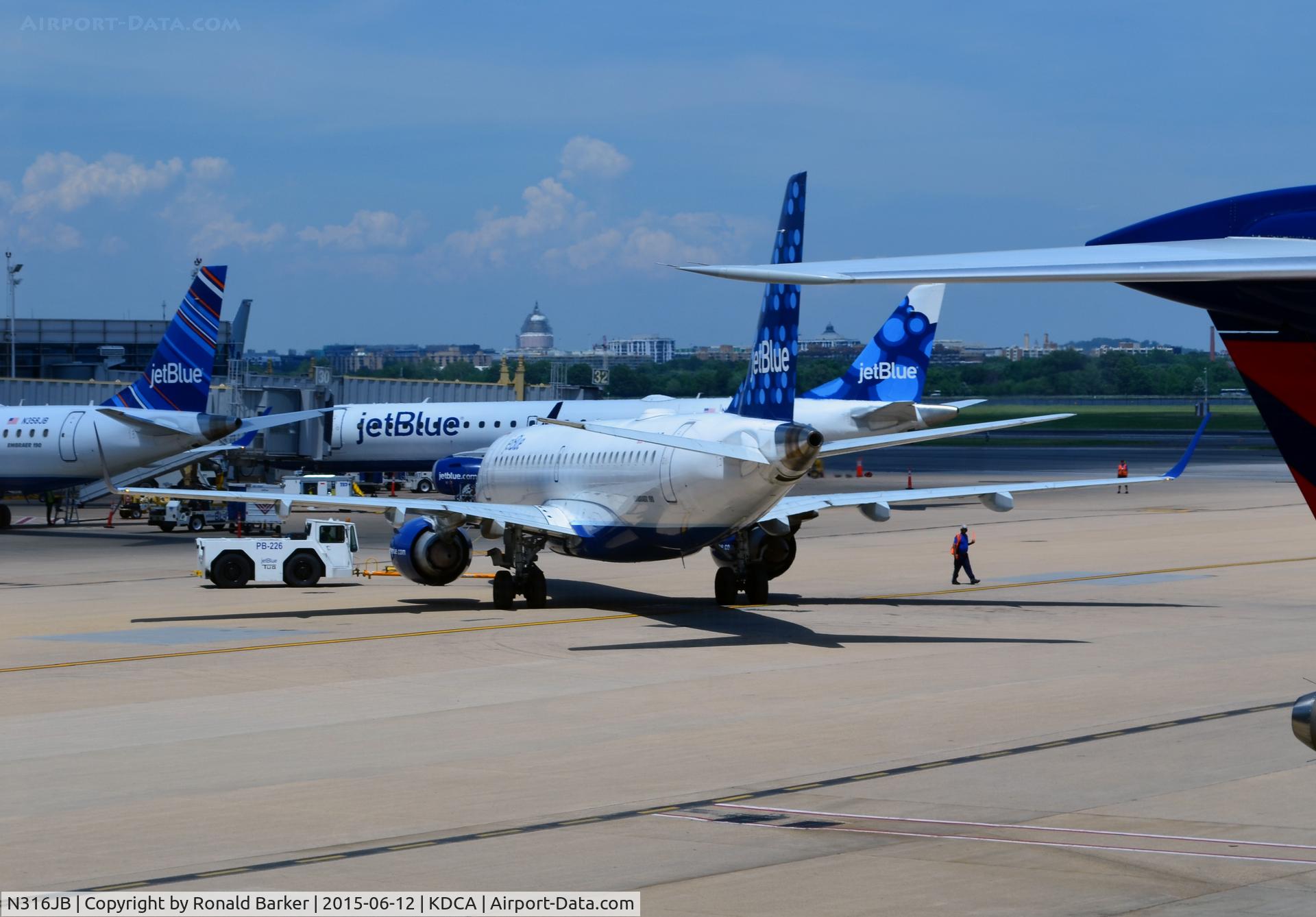 N316JB, Embraer ERJ-190-100 IGW 190AR C/N 19000292, Taxi National